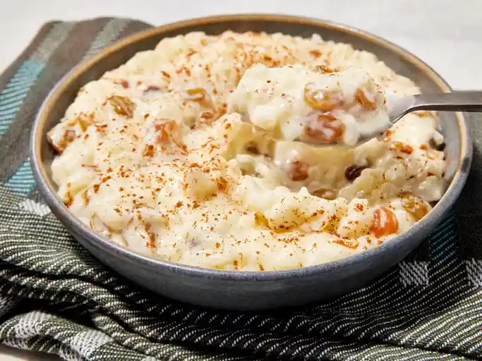 Whether enjoyed warm or chilled, rice pudding is a timeless dessert that’s easy to make and always satisfying. With just a few pantry staples, you can create a sweet, creamy dish that feels both nostalgic and comforting—perfect for any day of the week.